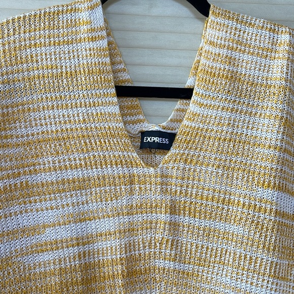 Express yellow and white stripe, V-neck three-quarter sleeve high low sweater - Picture 4 of 8